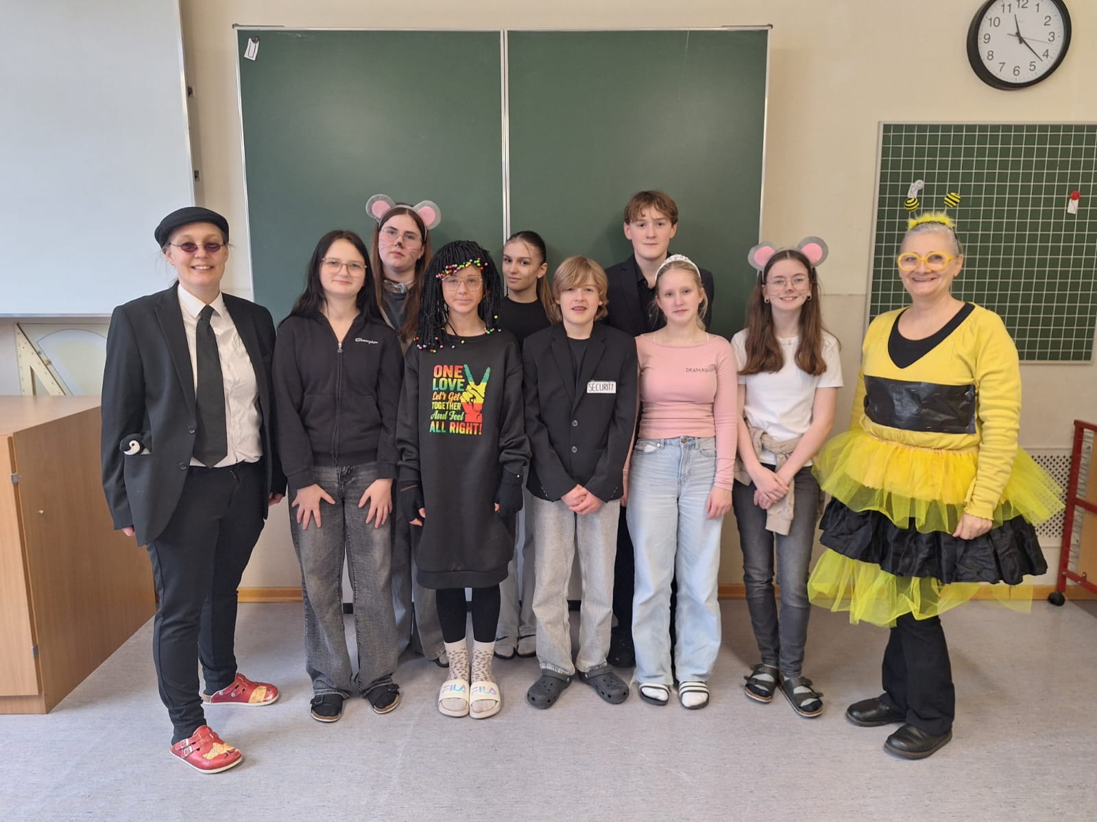 Verkleidete SchülerInnen der 4. Klasse